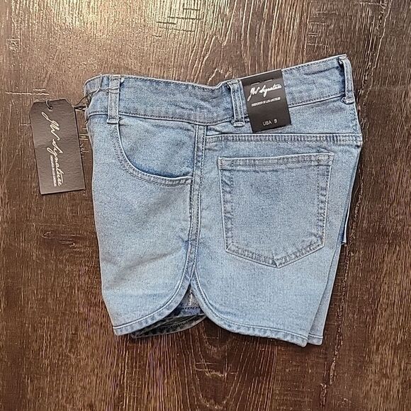 JW Signature Denim Dolphin Hem Shorts - Picture 10 of 15